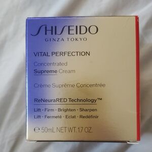 Shiseido Vital Perfection Concentrated Supreme Cream - Gold/Red